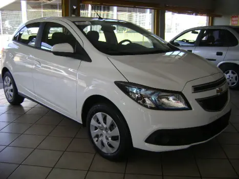 CHEVROLET Onix Hatch 1.4 4P FLEX LT, Foto 2