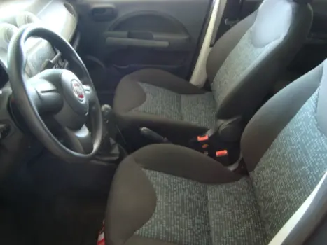 FIAT Uno 1.4 4P FLEX ATTRACTIVE, Foto 2