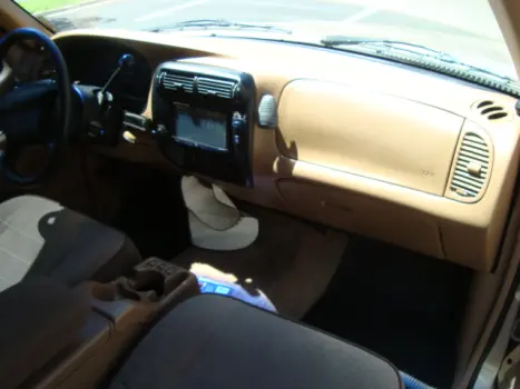 FORD Explorer 4.0 V6 24V XLT AUTOM�TICO, Foto 3