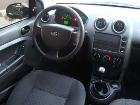 FORD Fiesta Hatch 1.6 4P FLEX, Foto 4