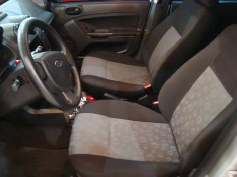 FORD Fiesta Hatch 1.6 4P, Foto 2