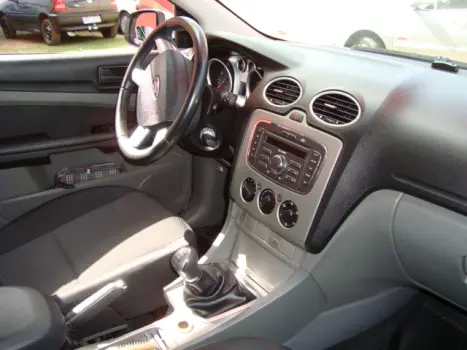 FORD Focus Hatch 1.6 4P GLX, Foto 3