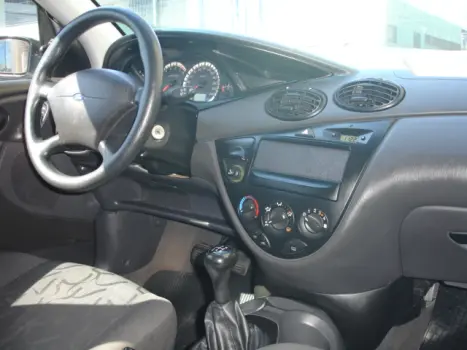 FORD Focus Hatch 1.6 4P FLEX GL, Foto 4