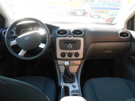 FORD Focus Hatch 1.6 4P GLX, Foto 4