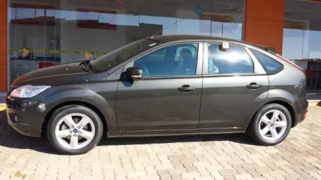 FORD Focus Hatch 1.6 4P GLX, Foto 2