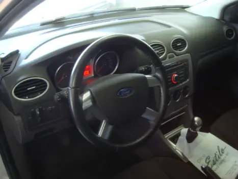 FORD Focus Hatch 1.6 4P GLX, Foto 3