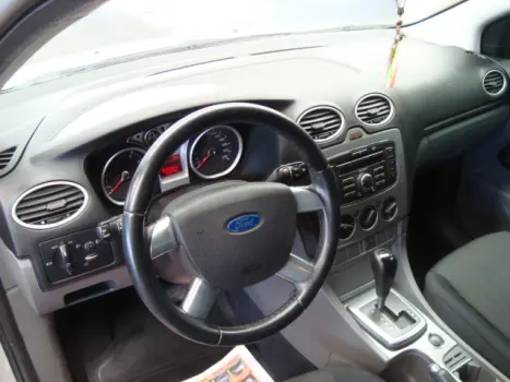 FORD Focus Hatch 2.0 16V 4P FLEX AUTOM�TICO, Foto 3