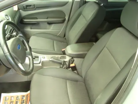 FORD Focus Hatch 2.0 16V 4P FLEX AUTOM�TICO, Foto 2