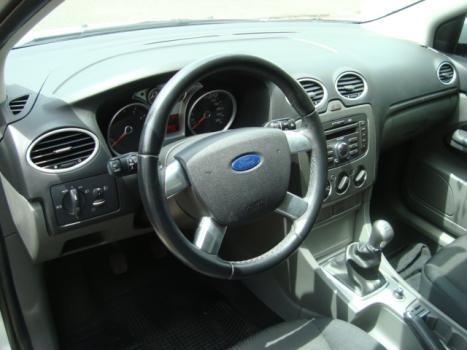 FORD Focus Hatch 2.0 16V 4P FLEX AUTOM�TICO, Foto 3