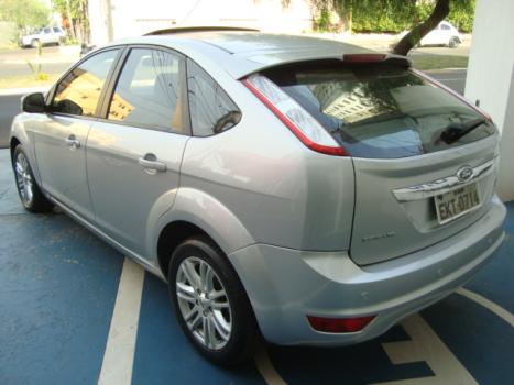 FORD Focus Hatch 2.0 16V 4P GHIA, Foto 2