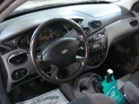 FORD Focus Sedan 2.0 16V 4P GHIA, Foto 3