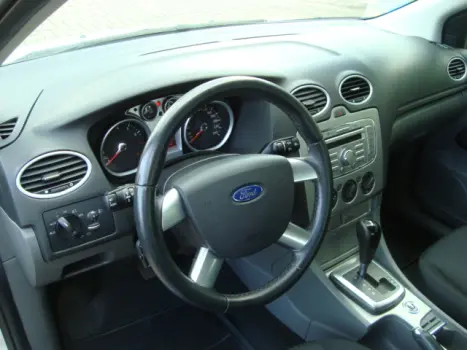 FORD Focus Sedan 2.0 16V 4P GLX FLEX, Foto 3
