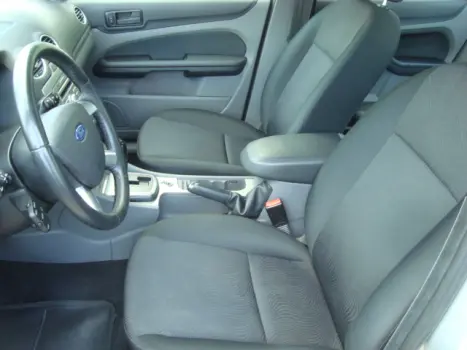 FORD Focus Sedan 2.0 16V 4P GLX FLEX, Foto 2