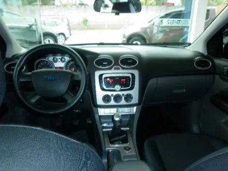 FORD Focus Sedan 2.0 16V 4P GLX, Foto 4