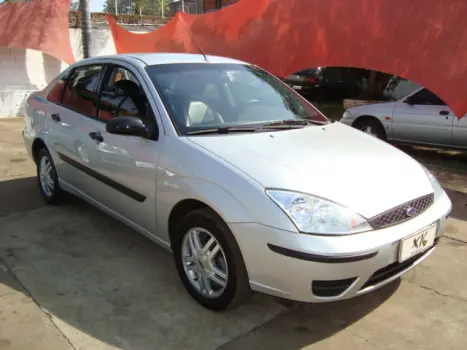 FORD Focus Sedan 2.0 16V 4P GLX, Foto 2