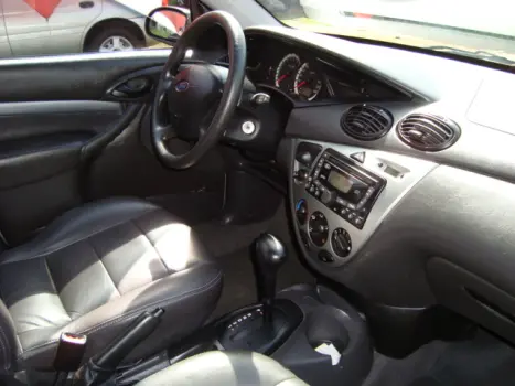 FORD Focus Sedan 2.0 16V 4P GLX, Foto 3