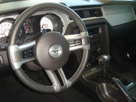 FORD Mustang 3.7 V6 24V COUP� AUTOM�TICO, Foto 3