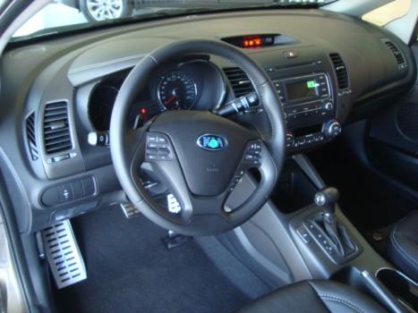 KIA Cerato Sedan 1.6 16V 4P EX, Foto 3
