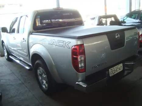 NISSAN Frontier 2.5 XE TURBO DIESEL CABINE DUPLA, Foto 2