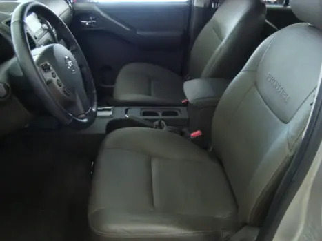 NISSAN Frontier 2.5 AX TURBO DIESEL CABINE DUPLA, Foto 2