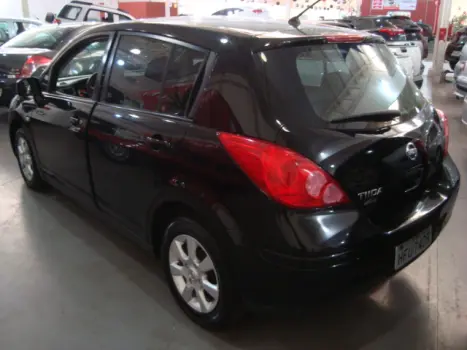 NISSAN Tiida Hatch 1.8 16V 4P S FLEX, Foto 2