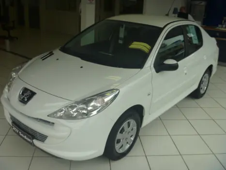 PEUGEOT 207 Sedan 1.4 4P PASSION XR FLEX, Foto 2