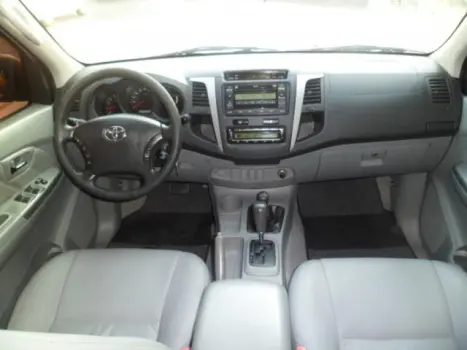 TOYOTA Hilux Caminhonete 3.0 4P 4X4 SRV TURBO DIESEL CABINE DUPLA, Foto 4