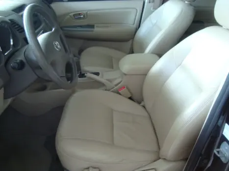 TOYOTA Hilux Caminhonete 3.0 16V 4P SRV TURBO DIESEL CABINE DUPLA, Foto 2