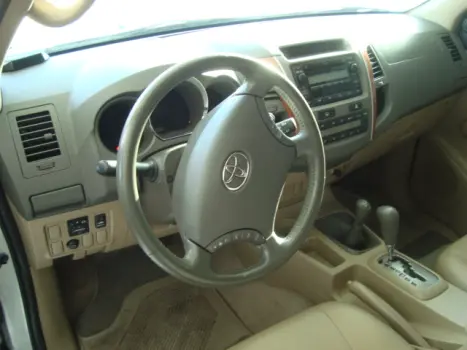 TOYOTA Hilux Caminhonete 3.0 16V 4P SRV TURBO DIESEL CABINE DUPLA, Foto 3