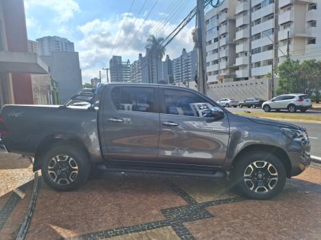 TOYOTA Hilux Caminhonete 2.8 16V SRX 4X4 DIESEL CABINE DUPLA 7 LUGARES TURBO AUTOM�TICO, Foto 6
