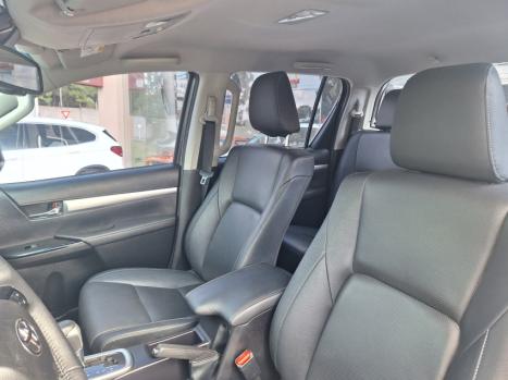 TOYOTA Hilux Caminhonete 2.8 16V SRX 4X4 DIESEL CABINE DUPLA 7 LUGARES TURBO AUTOM�TICO, Foto 11