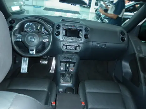 VOLKSWAGEN Tiguan 2.0 16V 4P FSI 4WD R-LINE TURBO AUTOM�TICO, Foto 4