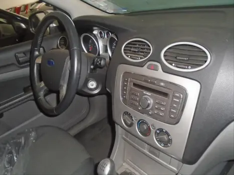 FORD Focus Sedan 2.0 16V 4P GHIA FLEX, Foto 4